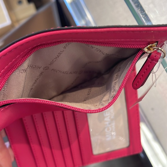 Michael Kors Jet Set Travel Passport Wallet
Electric Pink Signature NWT - Picture 6 of 16